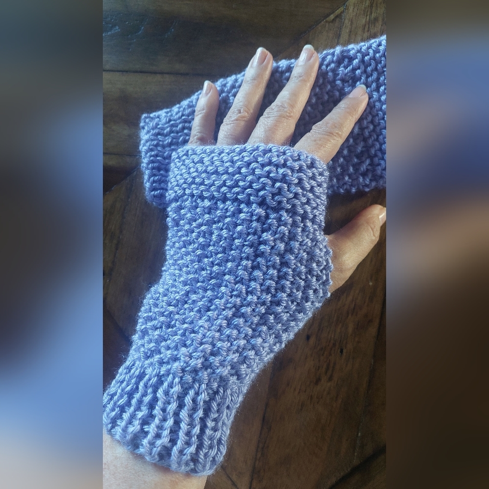 2  knitted hand/wrist warmers - Picture 2 of 9